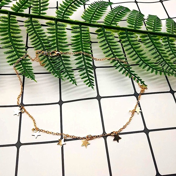 ⚜️[𝟯/$𝟭𝟴]⚜️Gold Star Delicate Simple Choker NEW - Picture 4 of 10
